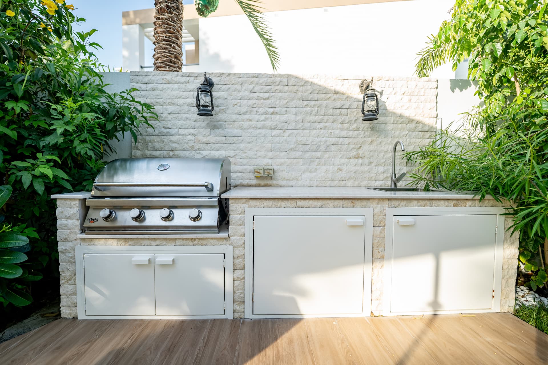 Outdoor kitchen and dining area in a Dubai villa garden built by Blue Iconic
