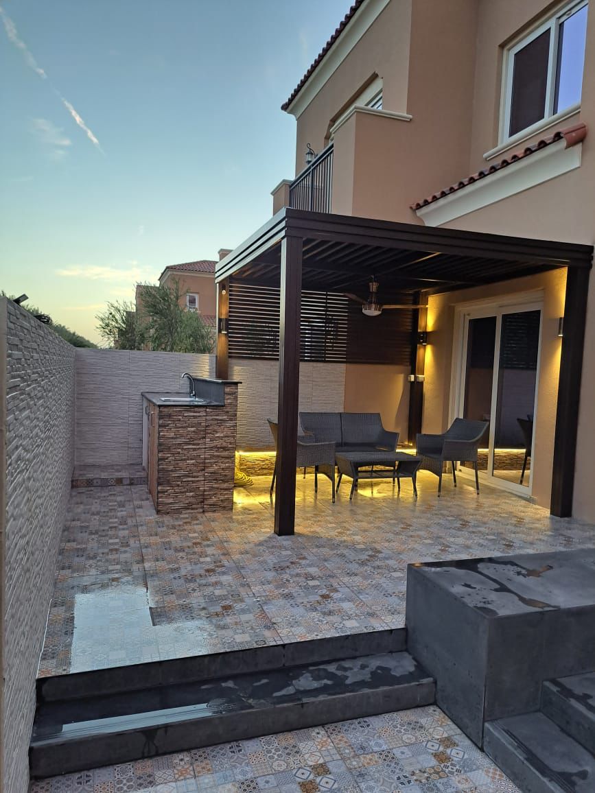 Side yard lounge at dusk — Victory Heights villa