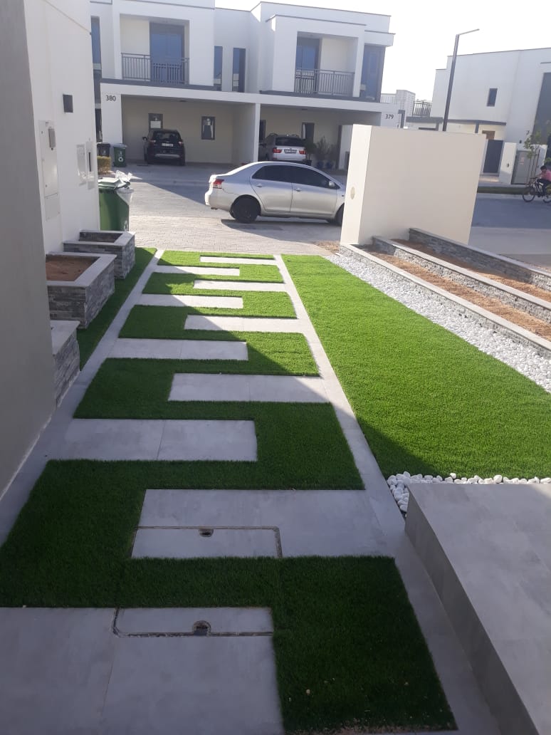 Front garden with inlaid paving — Mudon townhouse