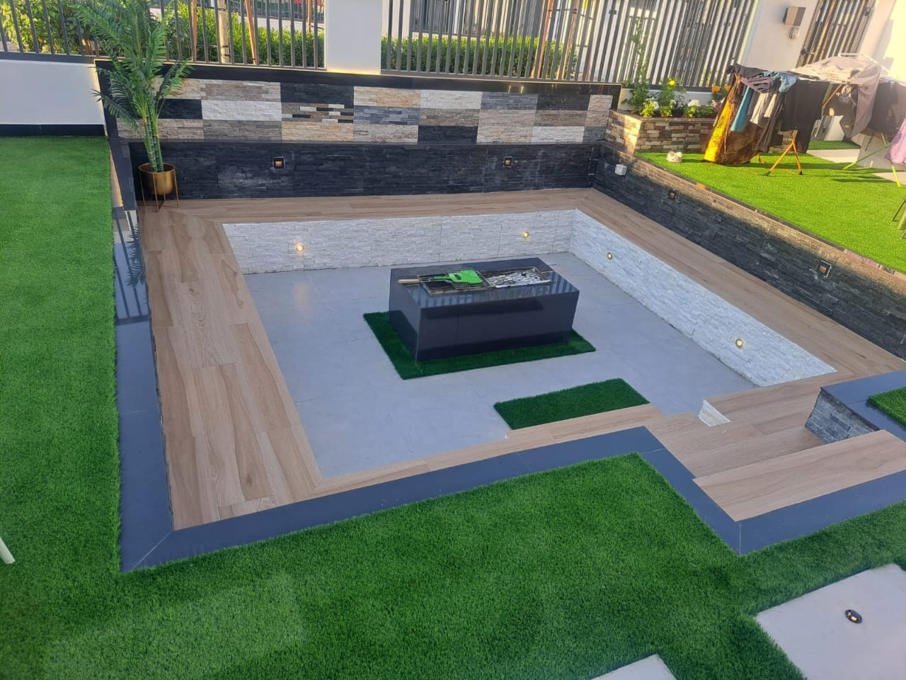 Sunken firepit lounge — Damac Hills villa garden, outdoor living project by Blue Iconic